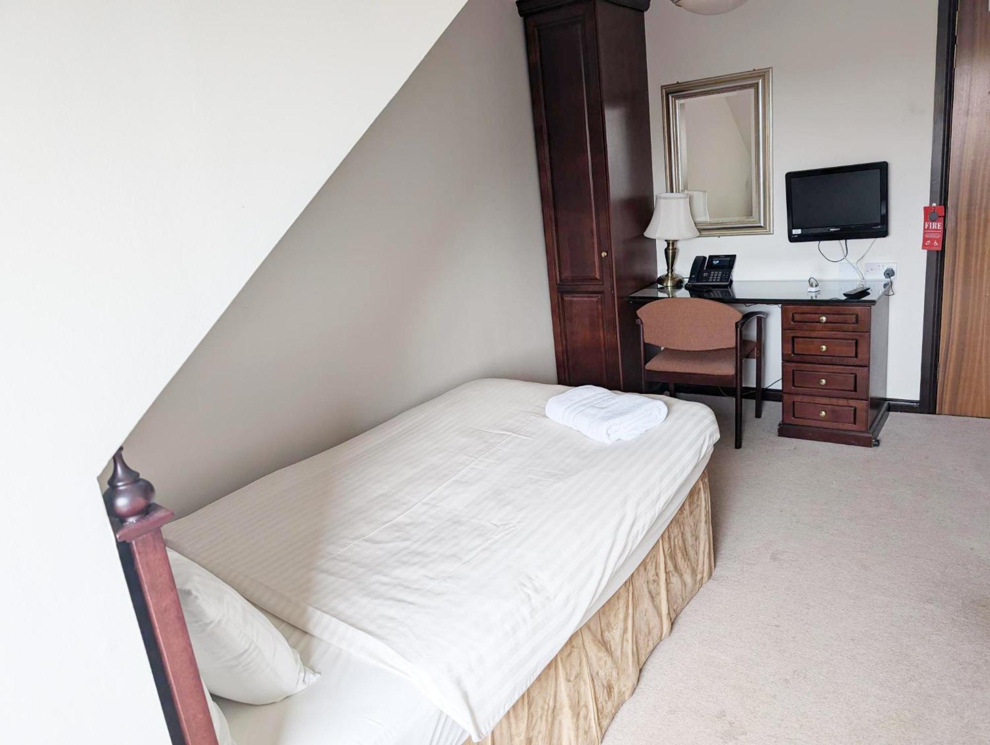 Strathburn Hotel Inverurie By Compass Hospitality Extérieur photo