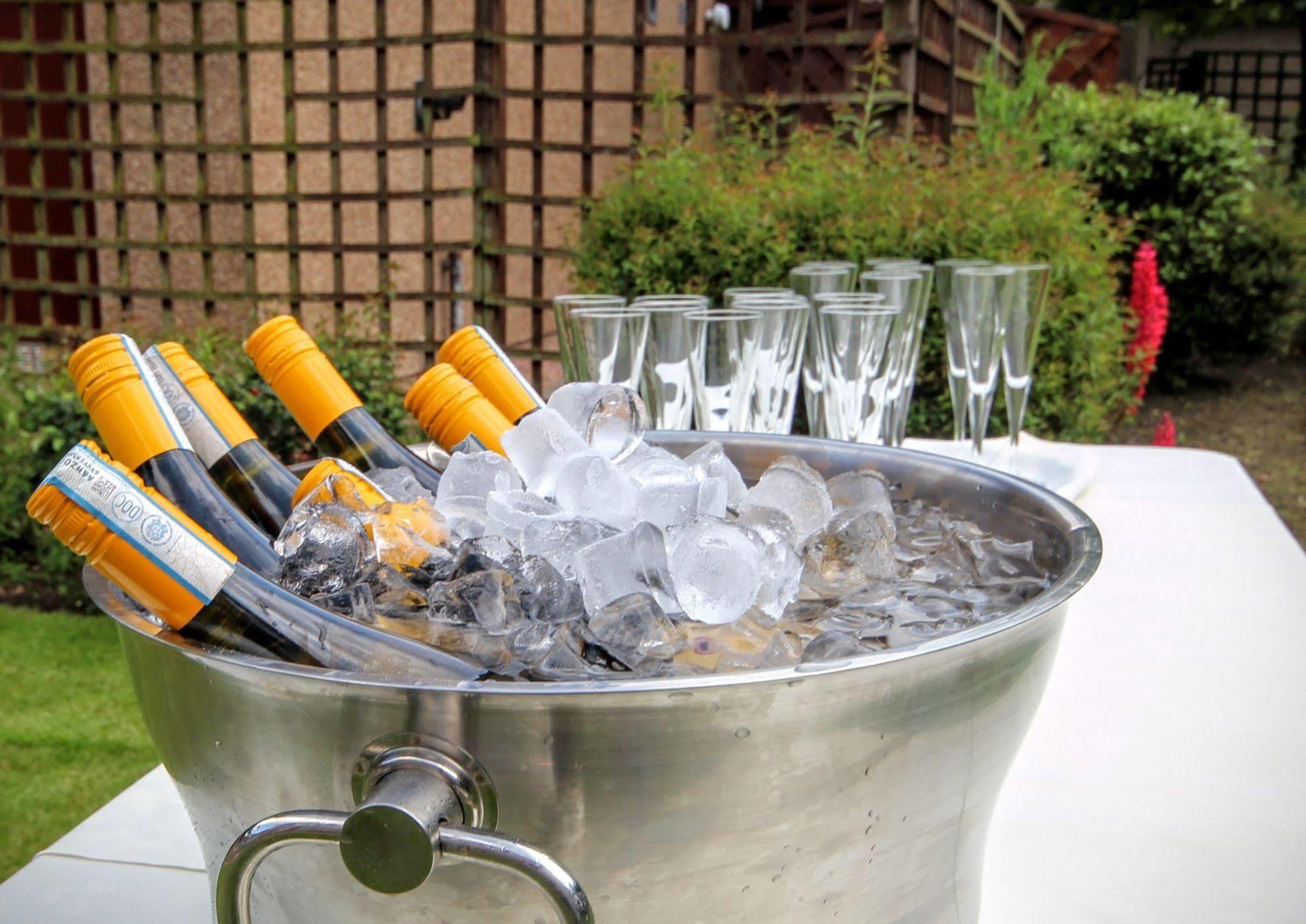 Strathburn Hotel Inverurie By Compass Hospitality Extérieur photo