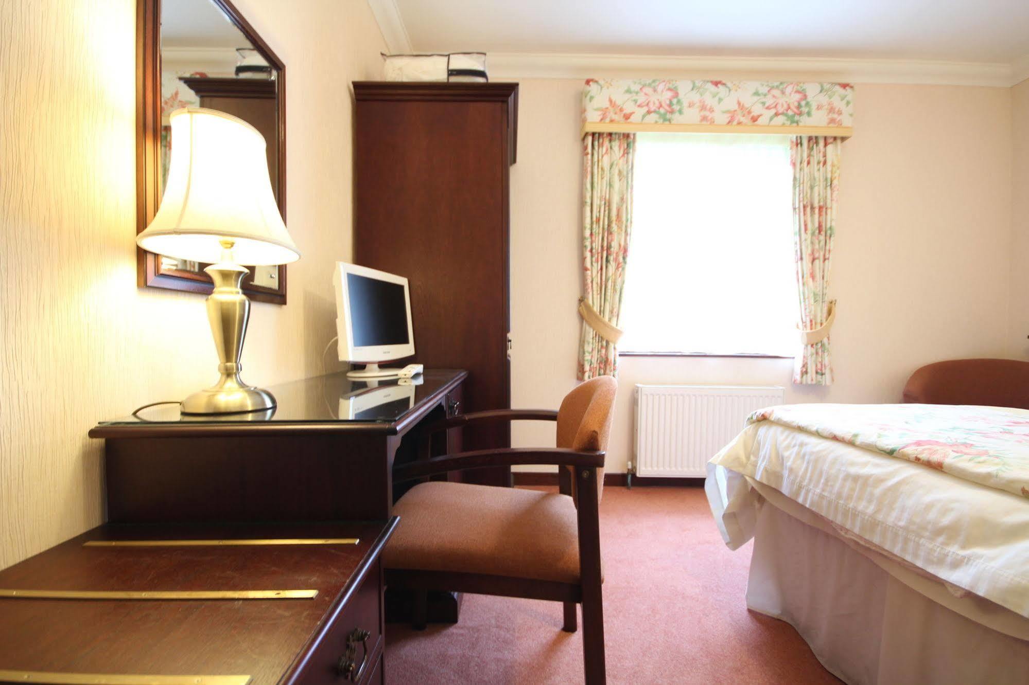 Strathburn Hotel Inverurie By Compass Hospitality Extérieur photo
