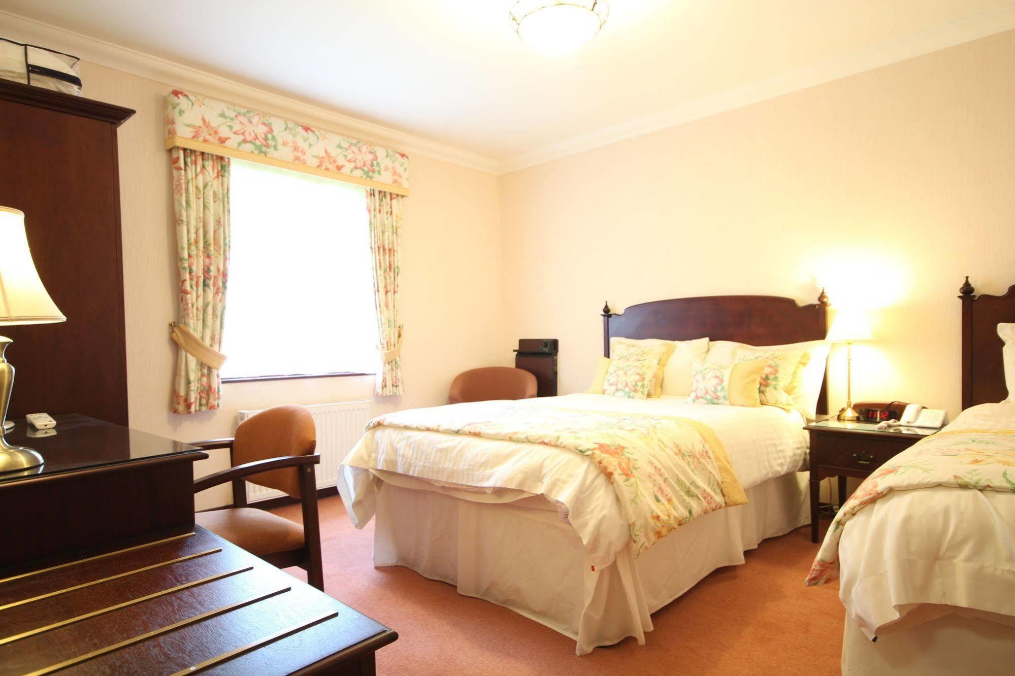 Strathburn Hotel Inverurie By Compass Hospitality Extérieur photo